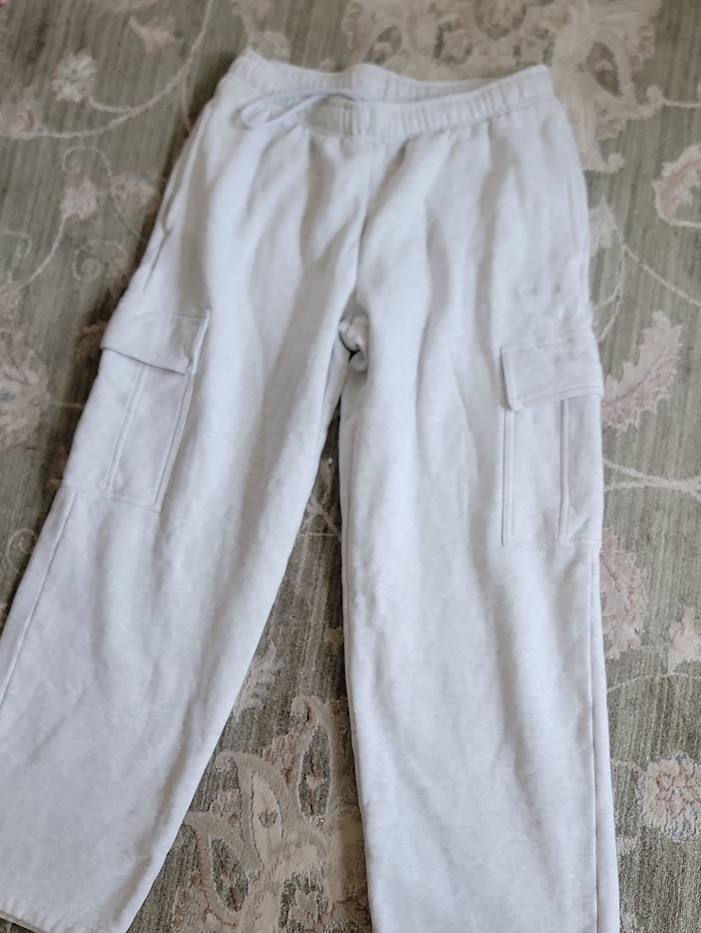 Aritzia Heather Grey Cargo Sweatpants -Mega Fit Wide Leg Medium Short